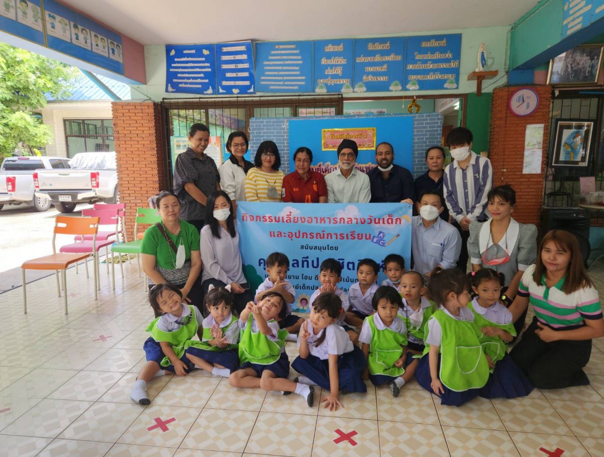 Lunch and school supplies event at Flat 12, Khlong Toei